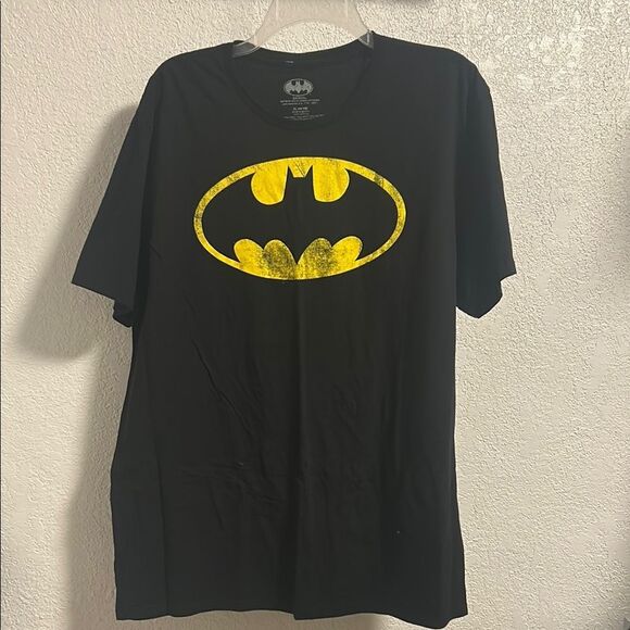 Black T-Shirt with Yellow Batman Logo SIZE XL - Picture 1 of 4